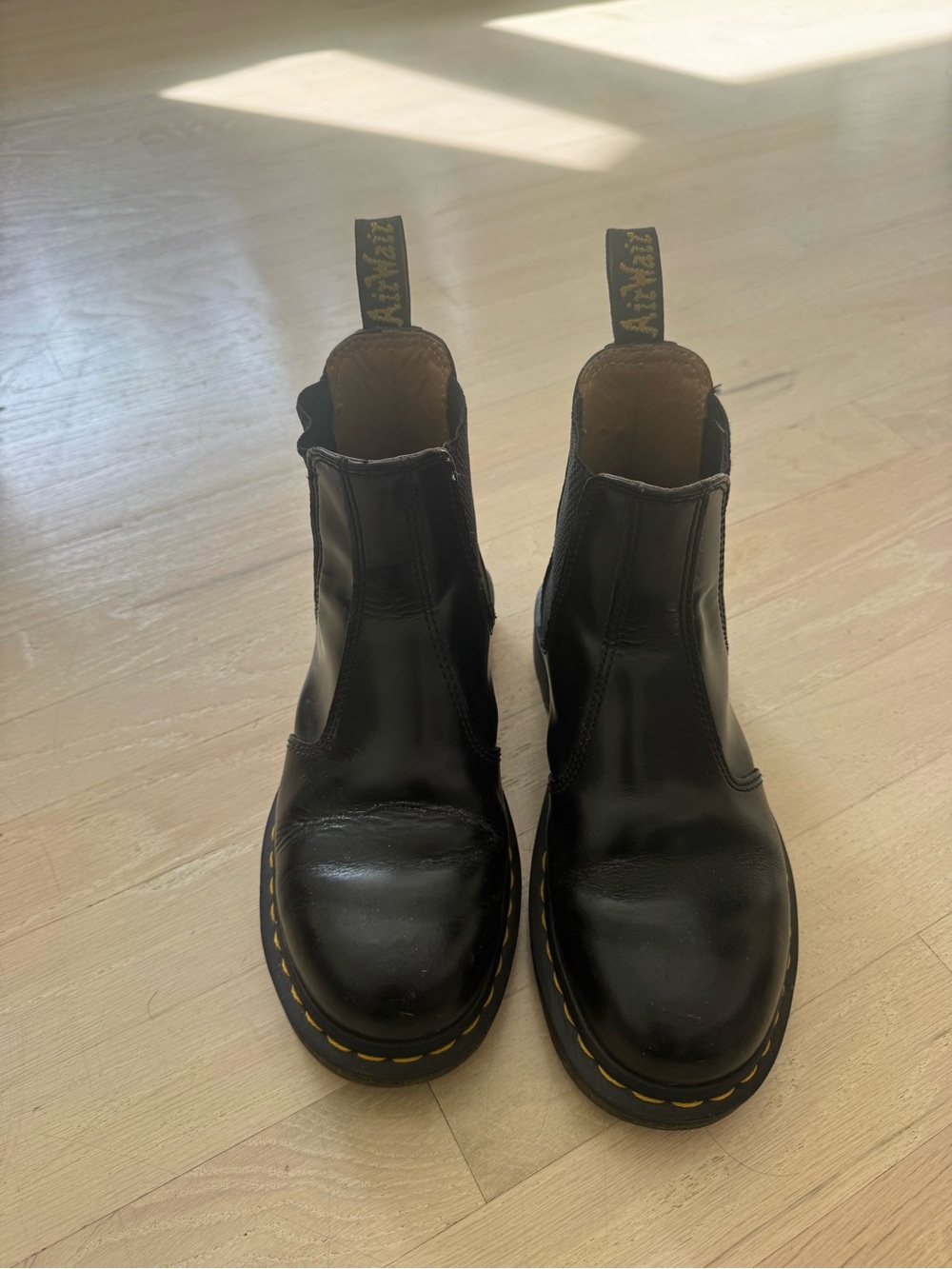Dr. Martens 2976 Chelsea Boot - Size 7 Women’s